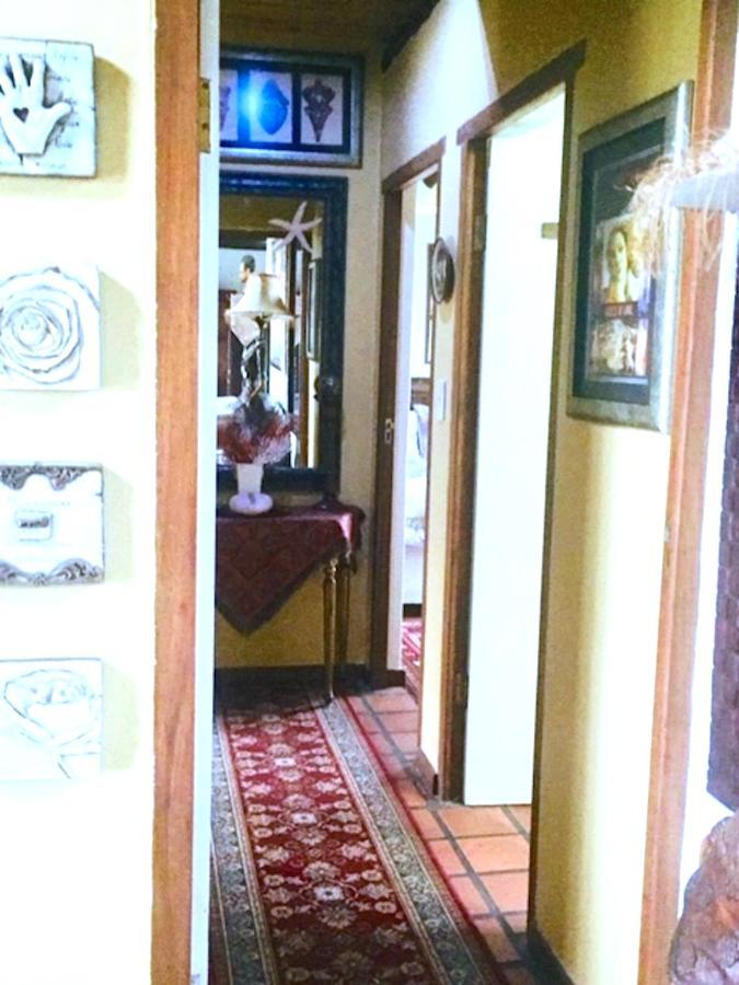 Dee'S Place Hotel Agulhas Exterior photo